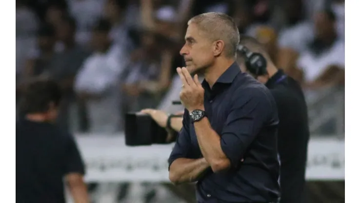 Foto: Fernando Moreno/AGIF - Sylvinho tem futuro definido no Corinthians
