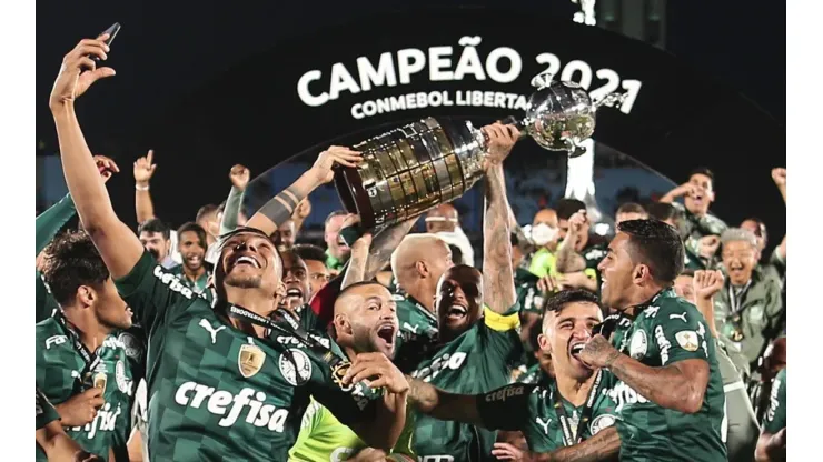 Foto: Ettore Chiereguini/AGIF | Palmeiras se sagrou campeão da Libertadores ao vencer o Flamengo em Montevidéu
