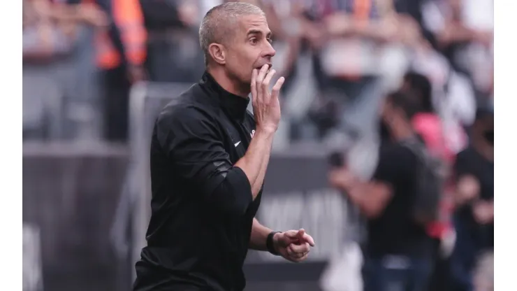 Ettore Chiereguini/AGIF - Sylvinho, técnico do Corinthians
