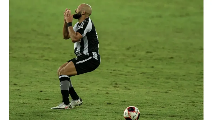 Foto: Thiago Ribeiro/AGIF - Zé Welison foi relacionado em possível volta ao Botafogo
