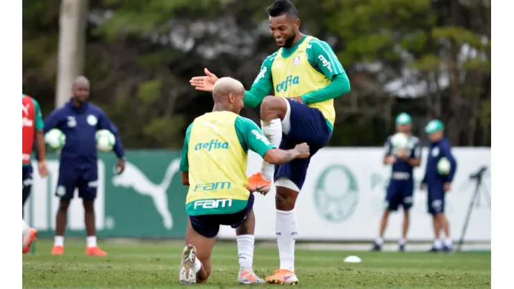 Miguel Borja e Deyverson em treinamento no Palmeiras (Foto: Bruno Ulivieri/AGIF)
