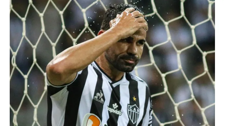 Foto: Fernando Moreno/AGIF - Diego Costa vive uma novela no Galo.
