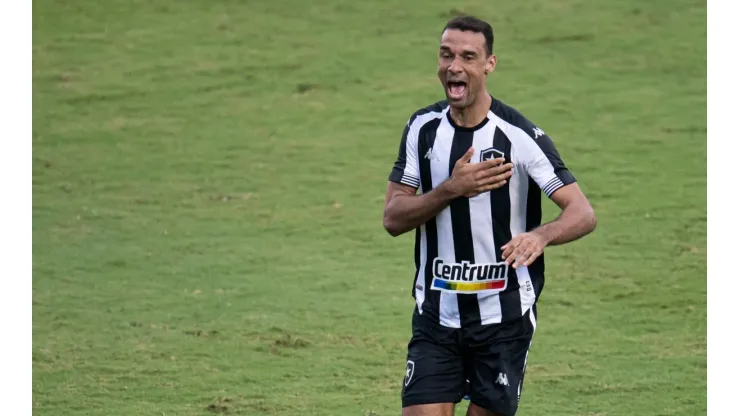 Jorge Rodrigues/AGIF - Gilvan, zagueiro do Botafogo
