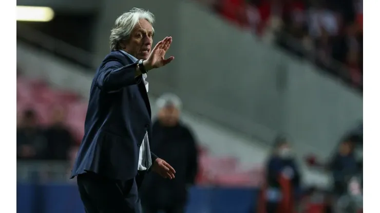 Jorge Jesus não ficou contente com a decisão tomada pelo Flamengo; técnico não deve deixar o Benfica agora
