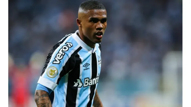 Pedro H. Tesch/AGIF - Douglas Costa, atacante do Grêmio
