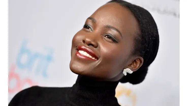 Lupita Nyong’o está com Covid-19 - Imagem: Reprodução
