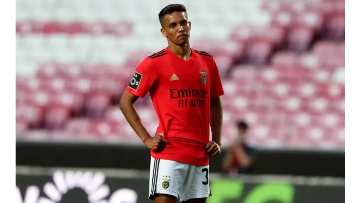 Pedrinho não teve boa passagem pelo Benfica; meia foi vendido pelo Corinthians ao clube português em março de 2020
