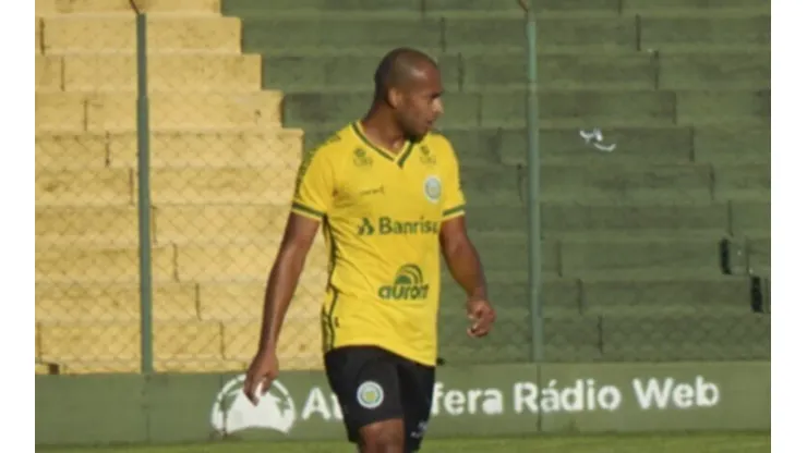 Diego Quirino com a camisa do Ypiranga (Foto: site oficial do Ypiranga)
