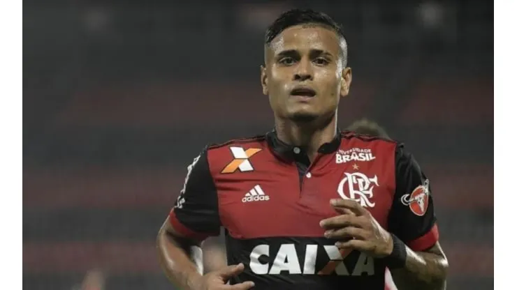 Éverton com a camisa do Flamengo (Foto: Alexandre Loureiro/Getty Images)
