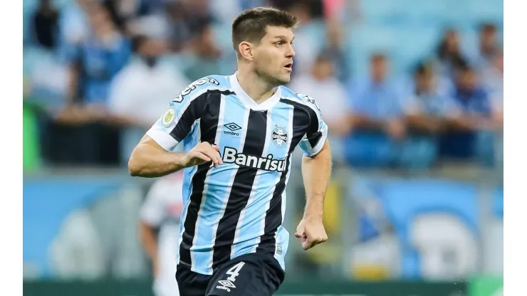 Foto: Pedro H. Tesch/AGIF - Kannemann: lesionado, argentino será baixa no Grêmio no início da temporada
