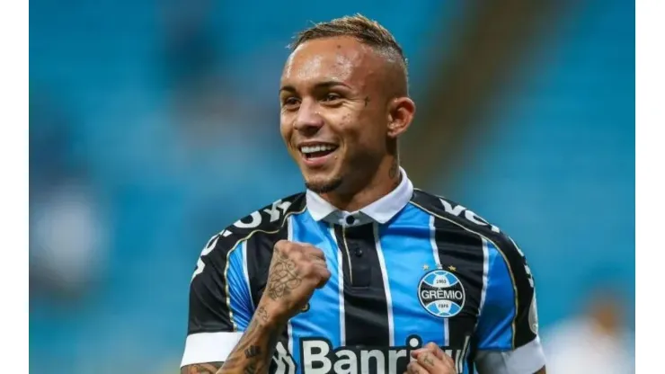 Foto: Lucas Uebel/Grêmio FBPA - Éverton renderá dinheiro ao Grêmio se for negociado somente com clubes da Europa
