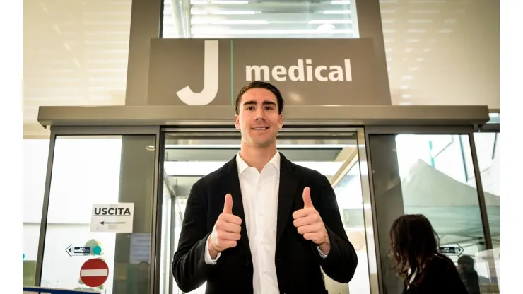 Vlahovic passou por exames médicos na Juventus nesta sexta-feira (28)
