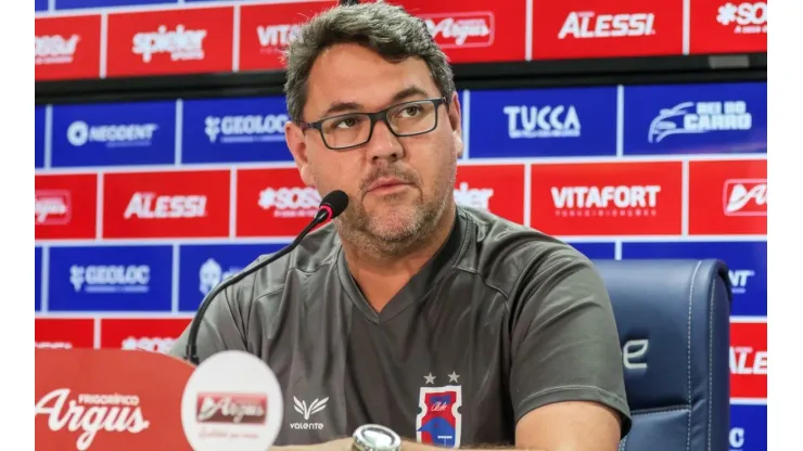 Robson Mafra/AGIF - Jorge Ferreira, técnico do Paraná Clube
