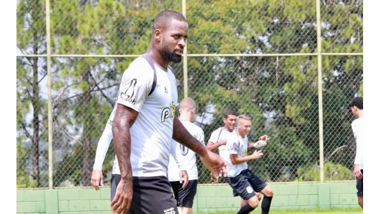 Divulgação/Ponte Preta. Dedé em treinamento com o elenco alvinegro
