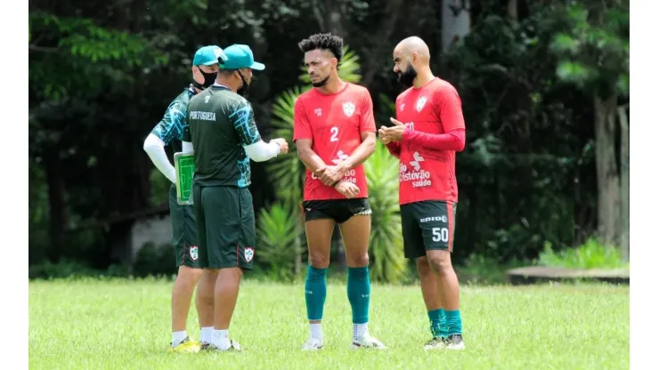 Sérgio Soares comandando treino da Portuguesa (Foto: Dorival Rosa/Portuguesa)
