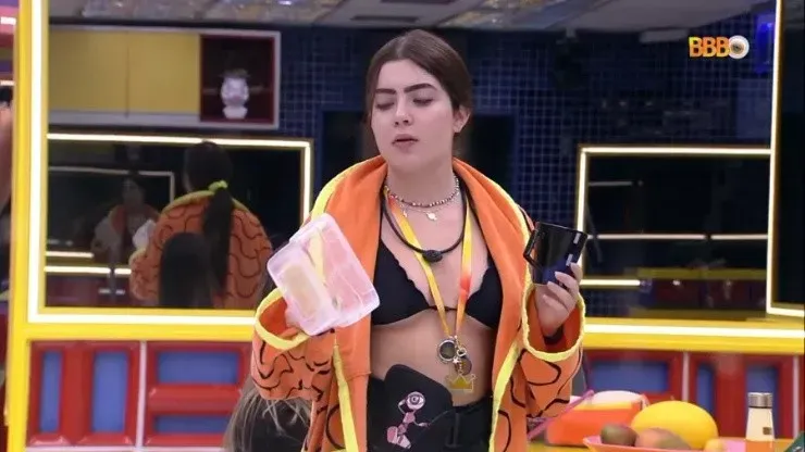 Jade Picon ficou sem queijo branco por Lucas aparentemente comeu todo o insumo (Reprodução/Globoplay)