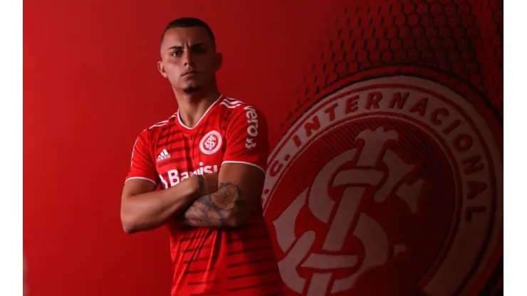 Reprodução/Internacional - Bruno Gomes é anunciado no Internacional
