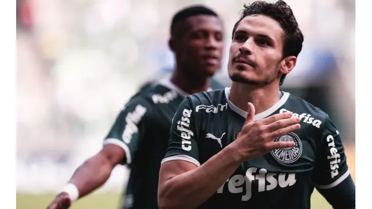 Foto: Ettore Chiereguini/AGIF | Raphael Veiga marcou de pênalti na vitória do Palmeiras  sobre o Santo André
