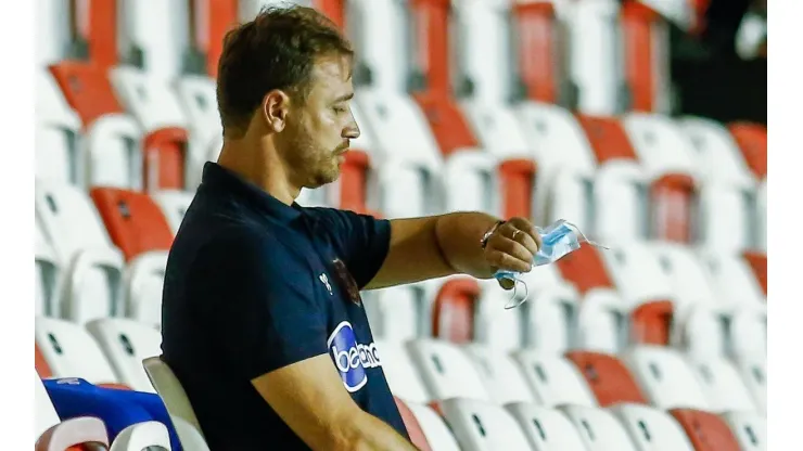 Foto: Rafael Vieira/AGIF - Felipe Conceição deve receber novo reforço para a defesa
