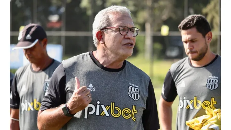 Divulgação/Ponte Preta. Hélio dos Anjos terá muitos desfalques para escalar o time que enfrentará o Corinthians.
