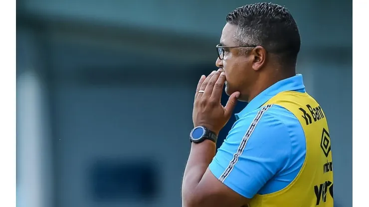 Foto: Pedro H. Tesch/AGIF - Roger Machado chegou este ano ao Grêmio para o lugar de Vágner Mancini
