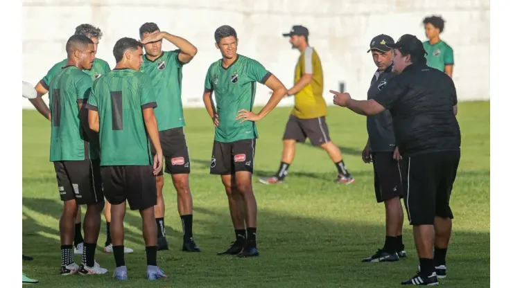 Rennê Carvalho/ABC F.C. Fernando Marchiori já comandou o primeiro treino à frente do ABC, de olho em próximo confronto.
