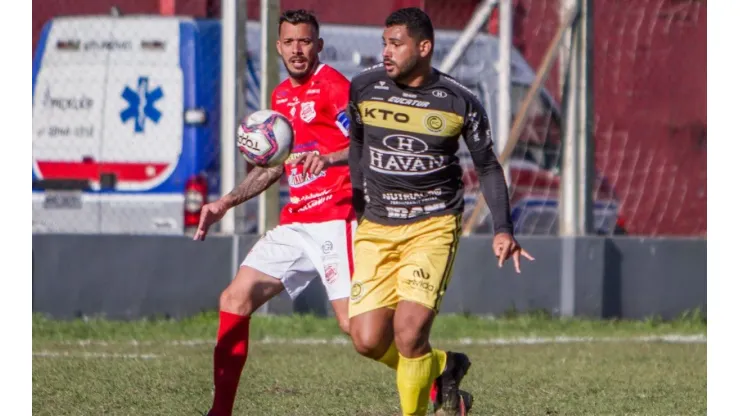 Foto: Robson Mafra/AGIF - Carlos Henrique não renovou contrato com o FC Cascavel
