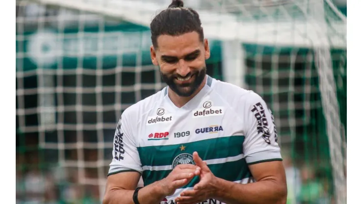 Foto: Gabriel Machado/AGIF - Coritiba está perto de anunciar reforço que chega para brigar por posição com Léo Gamalho
