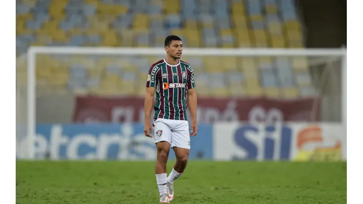 André foi expulso na última partida do Fluminense (Foto: Thiago Ribeiro/AGIF)
