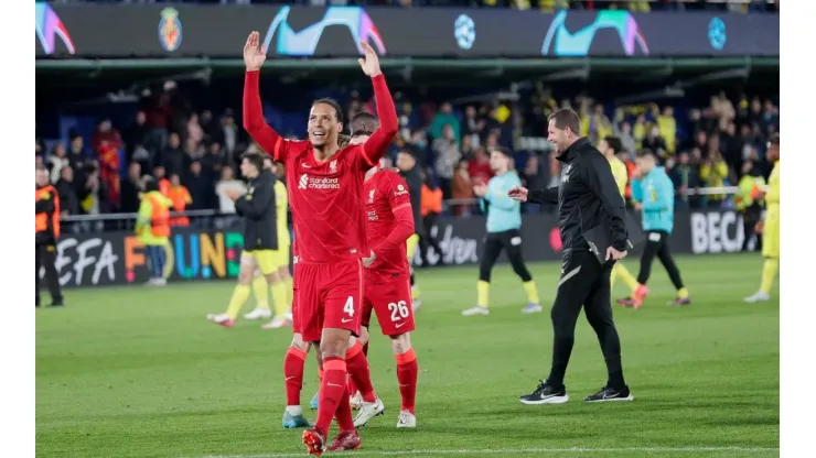 Van Dijk, capitão do Liverpool na maior parte do jogo contra o Villarreal, comemora classificação para a final da Liga dos Campeões; desde a chegada do holandês, Reds chegaram à decisão do torneio continental em três dos cinco anos de disputa
