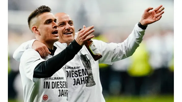 Autor do gol da vitória, Borré comemora a classificação do Eintracht Frankfurt
