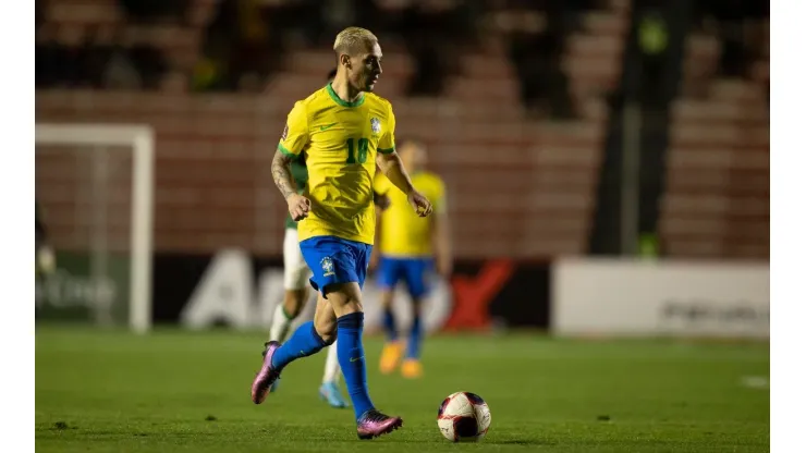 Antony, em alta no Ajax e na Seleção Brasileira, é foco do United e de outros dois times para a próxima temporada
