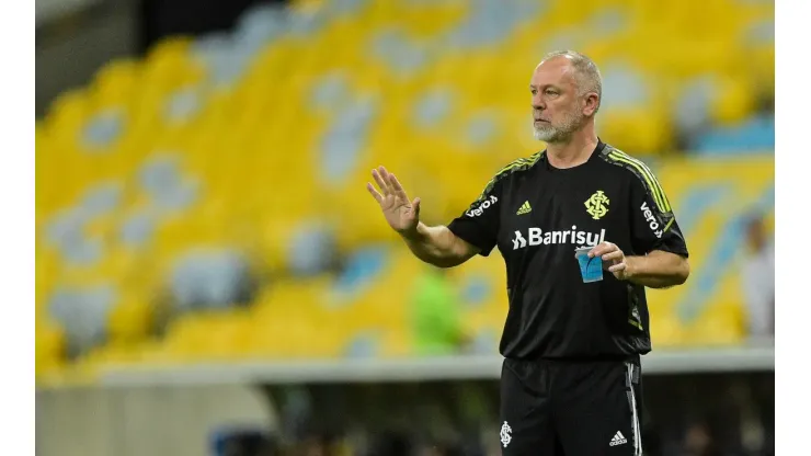 Foto: Thiago Ribeiro/AGIF | Titular de Mano Menezes interessa ao CRF
