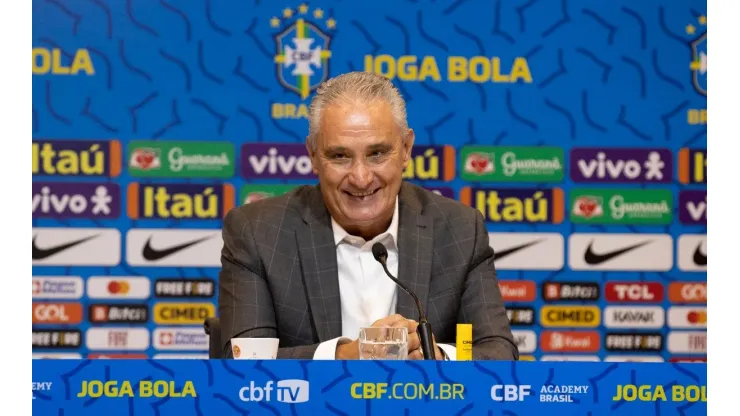 Tite se encantou com atacante que agora é premiado no Arsenal com novo número de camisa
