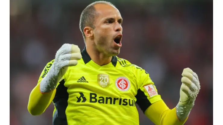 Pedro H. Tesch/AGIF - Goleiro que 'roubou' vaga de Lomba tem status questionado no Inter.
