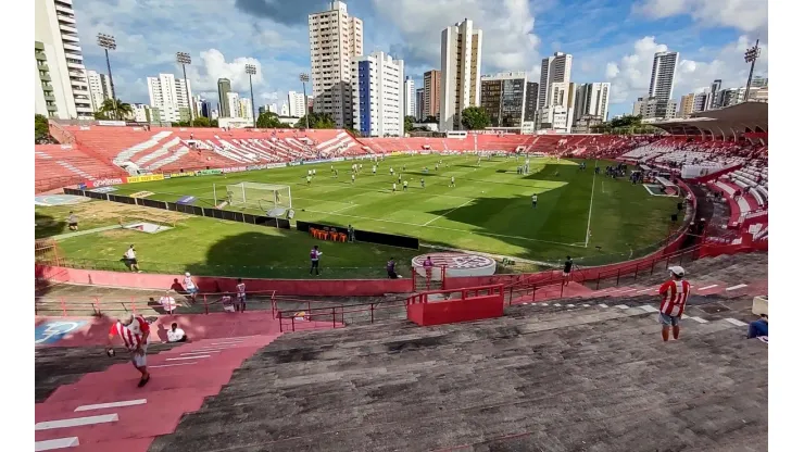 Foto: Rafael Vieira/AGIF - Aflitos será o palco de mais um Clássico dos Clássicos
