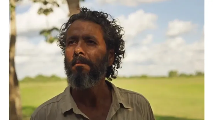 José Leôncio 'escorraça' Tadeu em Pantanal.
