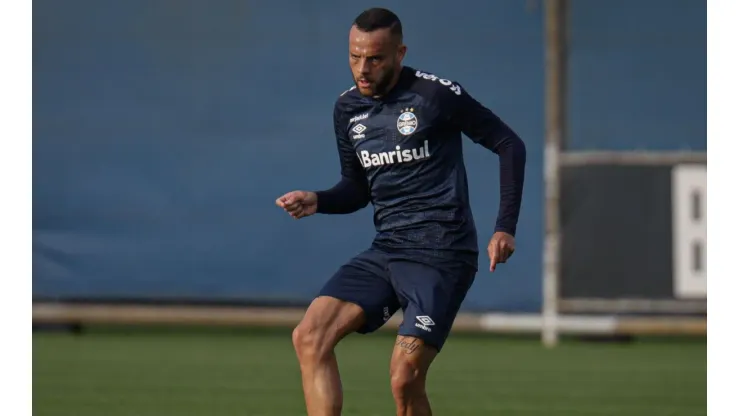 Foto: Maxi Franzoi/AGIF - Guilherme está de volta ao Grêmio após passagem pelo futebol árabe
