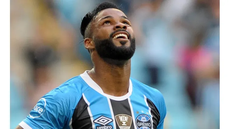 Foto: Ricardo Rímoli/AGIF - Fernandinho: autor de gol na final da Libertadores de 2017 pelo Grêmio, atacante está sem clube
