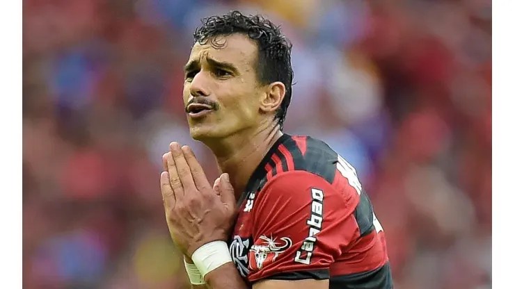 Foto: Thiago Ribeiro/AGIF - Henrique Dourado era titular do Flamengo em 2018.
