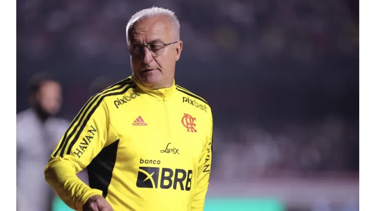 Ettore Chiereguini/AGIF/ "Some"; "Ninguém aguenta mais"; Torcida do Flamengo se revolta por titular escolhido pelo técnico Dorival Júnior.
