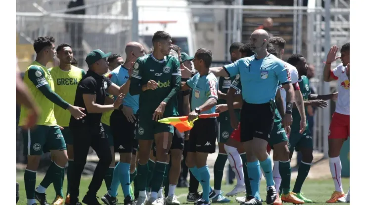 Foto: Diogo Reis/AGIF - Pedro Raul recebeu cartão por comemoração em jogo do Goiás
