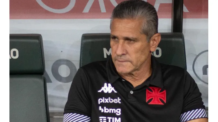 Foto: Fernando Moreno/AGIF - Jorginho: técnico desabafou após derrota do Vasco
