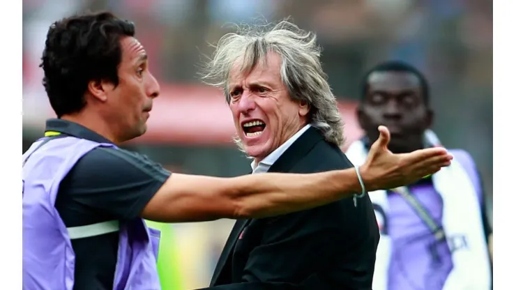 Foto: Daniel Apuy/Getty Images - Jorge Jesus durante a final da Libertadores de 2019, conquistada pelo Flamengo em Lima
