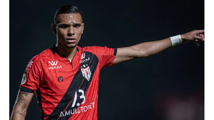 Foto: Heber Gomes/AGIF - Luiz Fernando foi herói contra o Nacional-URU na Sul-Americana.
