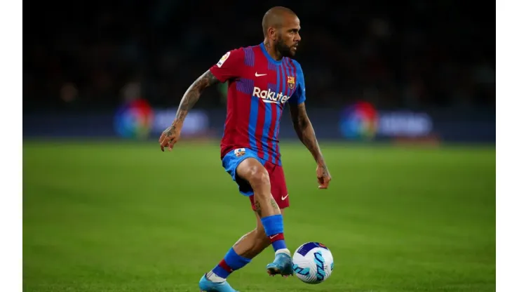 Foto: Jason McCawley/Getty Images - Daniel Alves voltou ao Barcelona para se recuperar de lesão
