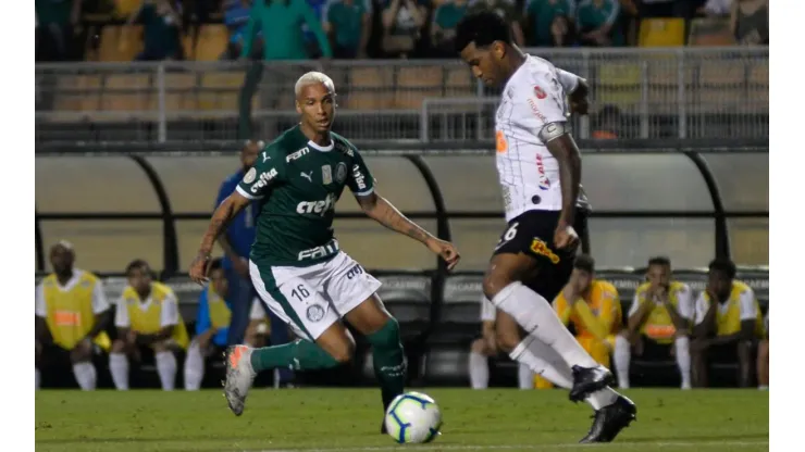 Agif/Bruno Ulivieri - Deyverson zoa o Corinthians
