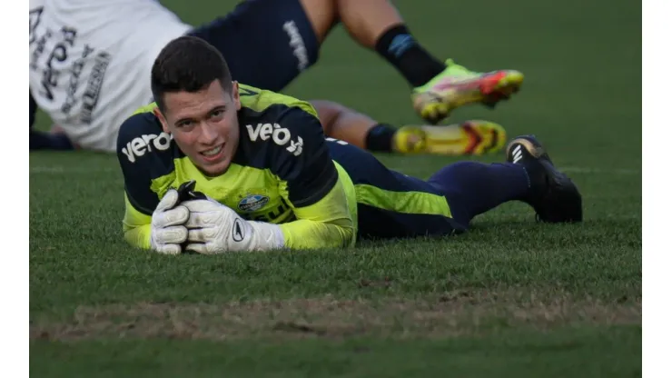 Foto: Maxi Franzoi/AGIF - Brenno voltará ao time titular do Grêmio.
