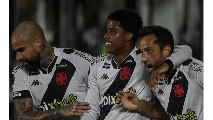 Foto: Thiago Ribeiro/AGIF - Quintero, Andrey e Nenê
