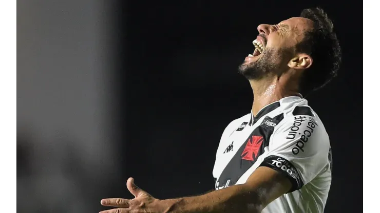 Foto: Thiago Ribeiro/AGIF - Vasco, de Nenê, perdeu chance de subir na última quinta e embolou "briga" entre concorrentes
